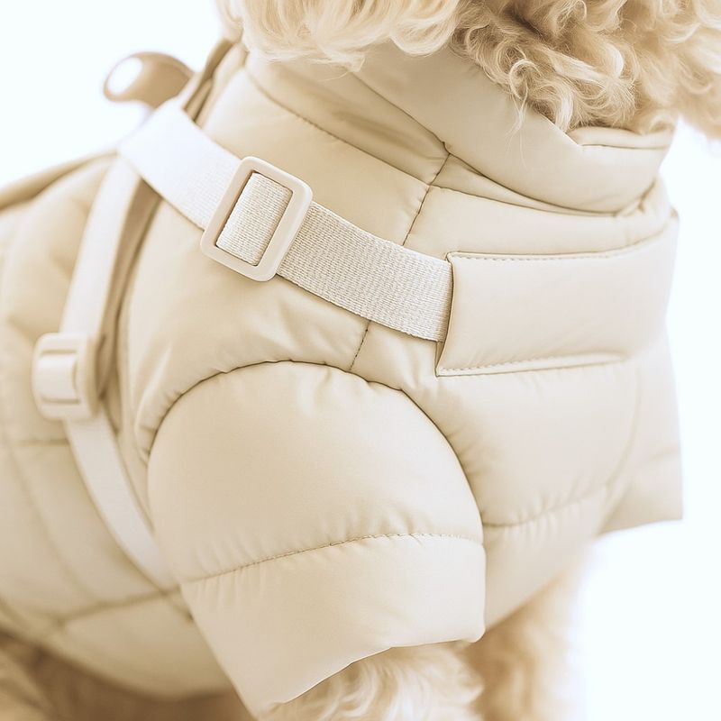 Beige hundejakke med integrert sele